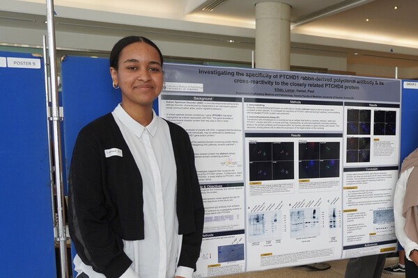 Lamar Elfaki with her research poster